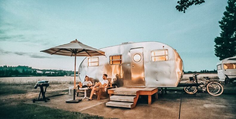 ENFP INFJ Relationship: ANNA LOGAN first date in an RV